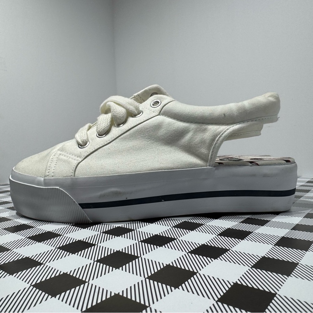 City Sneaks White Platform Sneakers Size 7 | Y2K Casual Canvas Shoes
